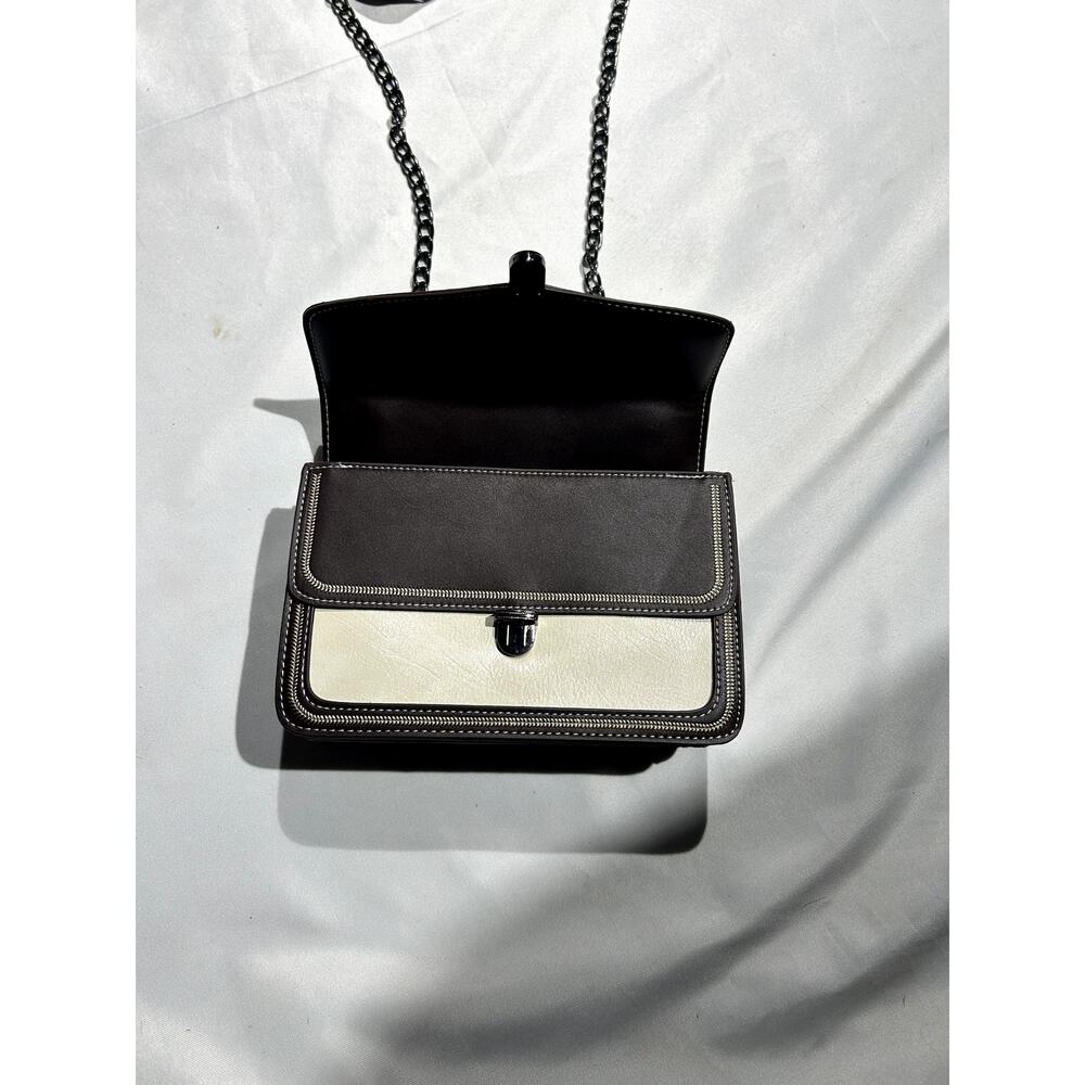 White "Fabulous" Bee Cross-body Bag 8.5x5.5x3 - Picture 4 of 9